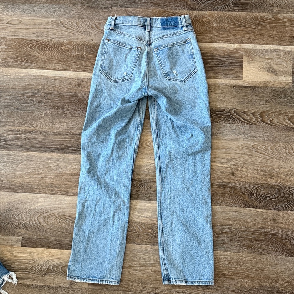 Abercrombie & Fitch Ultra High Rise 90s Straight Jeans - Picture 4 of 4